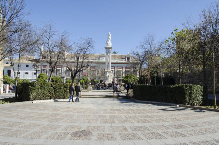 Sevilla 175 - plaza del Triunfo.jpg